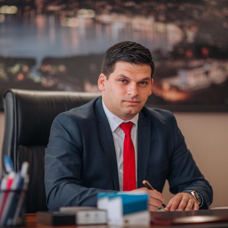STANICA.MK во Охрид: Ексклузивно интервју со охридскиот градоначалник Пецаков