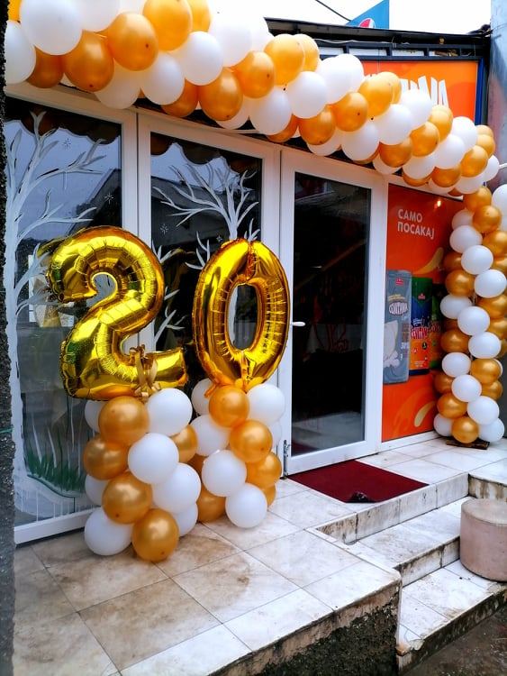 Грижоски: “Денес свечено прославуваме цели 20 години успешно постоење на Fast Food – Snickers Grizo”