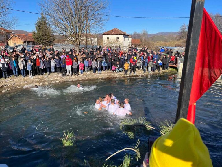 Даре Кочовски го фати светиот крст во Општина Демир Хисар