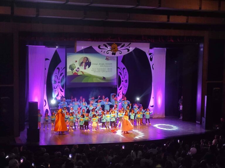 Вчера, прилепските Весели Ѕвончиња направија вистински огромен детски спектакл