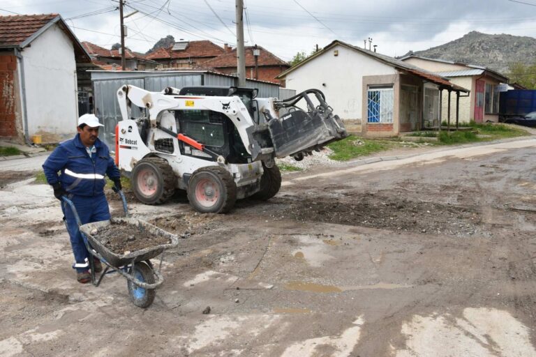 ГАЛЕРИЈА НА СЛИКИ: Денеска во Прилеп се отпочна со работа на затварање на ударните дупки и прокопи