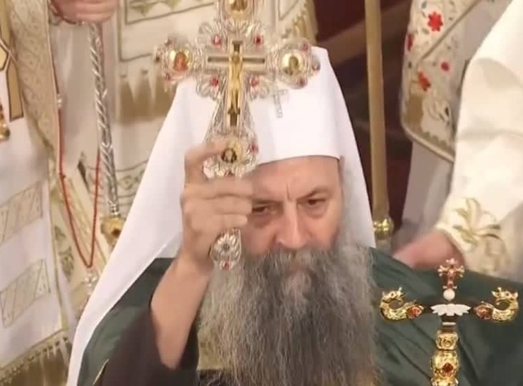 Денеска Патријархот Порфириј, ѝ го врачи томосот на Македонската Православна Црква