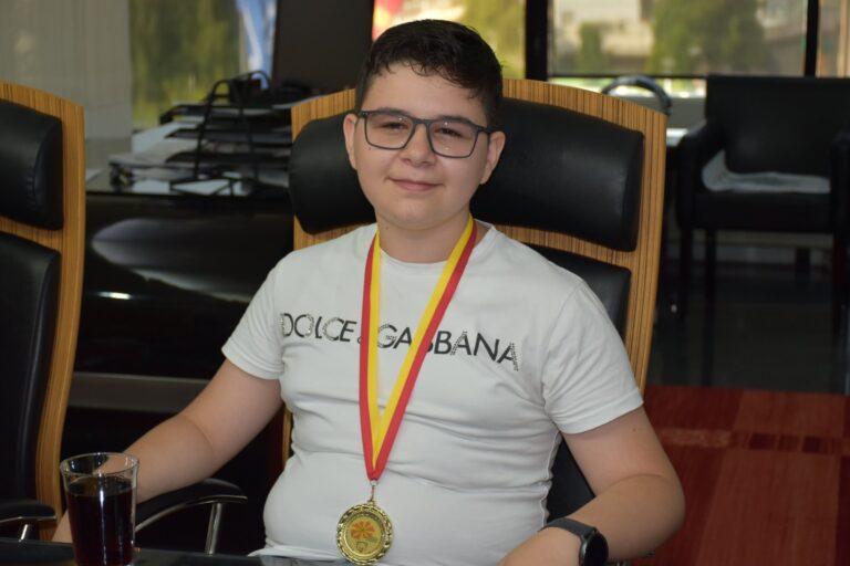 СЕКОЈА ЧЕСТ: Благој Рујаноски од Прилеп е Јуниорски олимписки првак во информатика