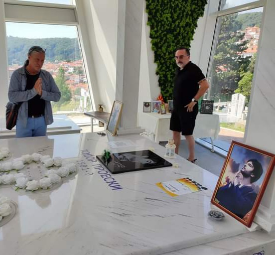 Денеска Тони Цетински и Горан Каран се во Крушево-утрово го посетија вечното почивалиште на Тоше
