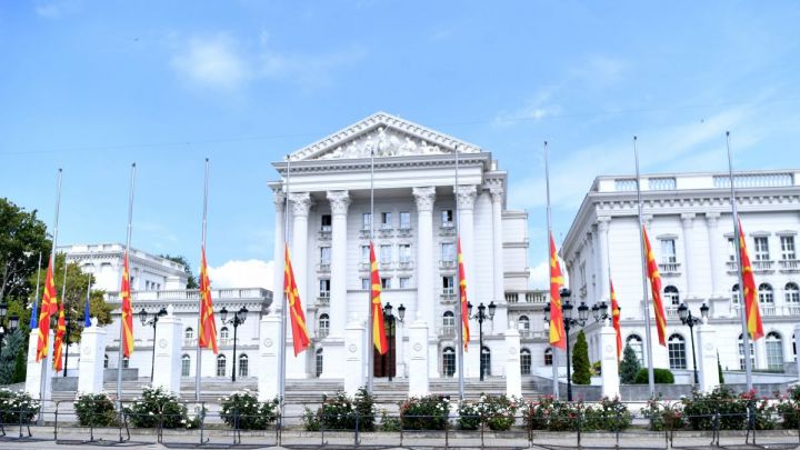 ВМРО-ДПМНЕ СО ТАКТИЧКИ ПРЕДЛОГ: Ковачевски да одговори – или уставни измени веднаш во Собрание, па да види јавноста дека нема 80 пратеници, или оставка и избори