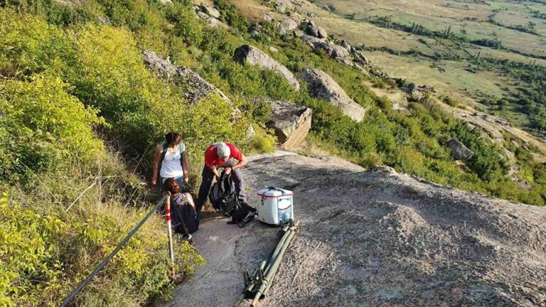 ВИДЕО: Кај „Трескавец“ од карпа над провaлија, паднале две туристки од Полска