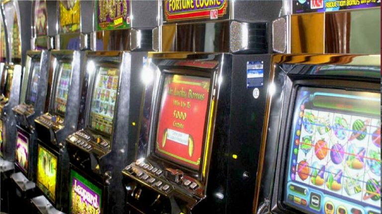 ЦИРКУС ВО КАЗИНО: 31 годишник се заканувал во казино, а со остар предмет ја оштетил и касата во казиното