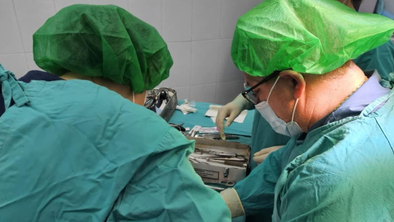 За прв пат кај нас! Коска од починат донор, е имплантирана кај 13 годишно дете со брахидактилија