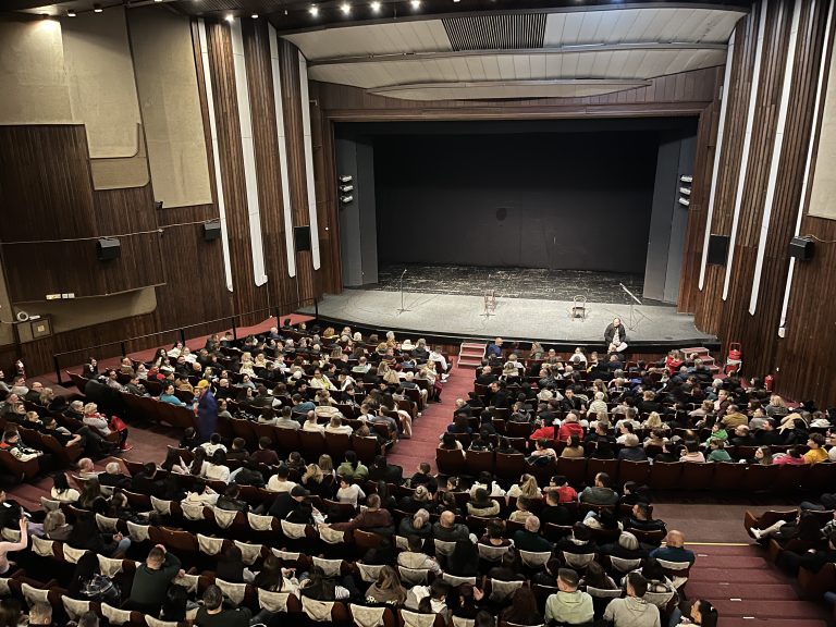 “Солза и смеа” вчера во Центарот за култура во Битола направиja спектакл за паметење!!