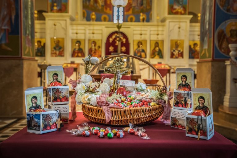 Велигденски подароци за сите дечиња кои ќе присуствуваат на Велигденската литургија во храмот св. Петка во Прилеп