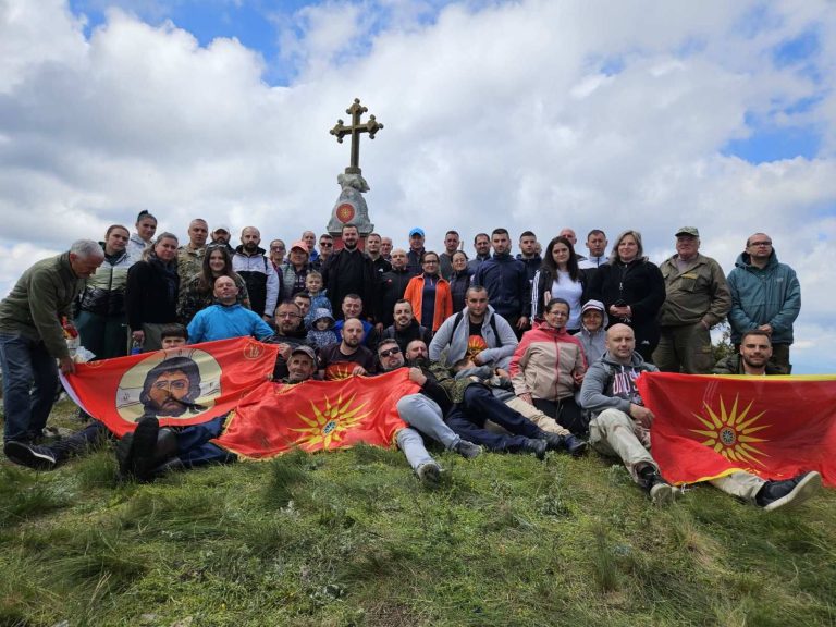 Вриеше од народ! Денеска, се одржа планински марш до местото викано “горе кај Крстовите” – врвот Козјак