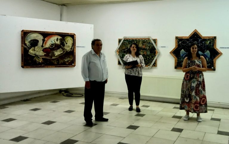 Синоќа во Прилеп беше отворена изложбата од Илија Кочоски насловена како “Порти кон бескрајот”