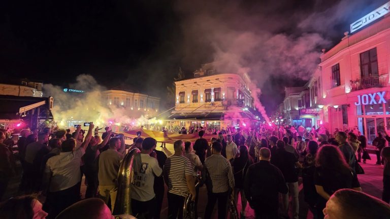 Битолчани во чест на Александар Турунџиев! Синоќа во Битола промовирана песна за големиот битолски војвода