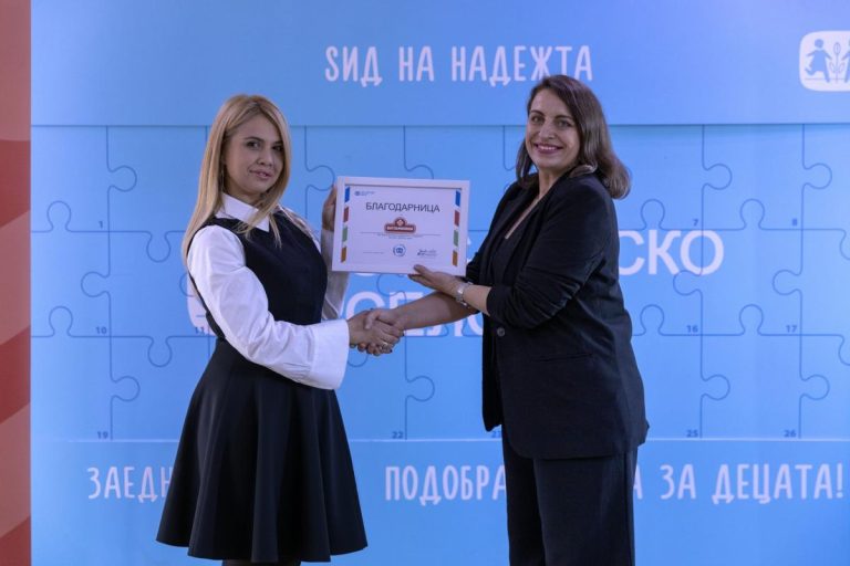 Секоја чест! Витаминка со Стоби Флипс и купувачите донираат 1.000.000 денари за СОС Детско село