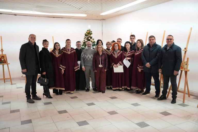 Отворена изложбата „Уметниците во чест на Св. Никола“ во ликовниот салон на НУЦК „Марко Цепенков“ – Прилеп