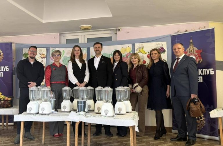 Со здрава храна – до детство без мана! Во ЈОУДГ “Наша Иднина”, Ротари клубот донираше 18 екстрактори за овошје и зеленчук и 180 килограми свежо овошје