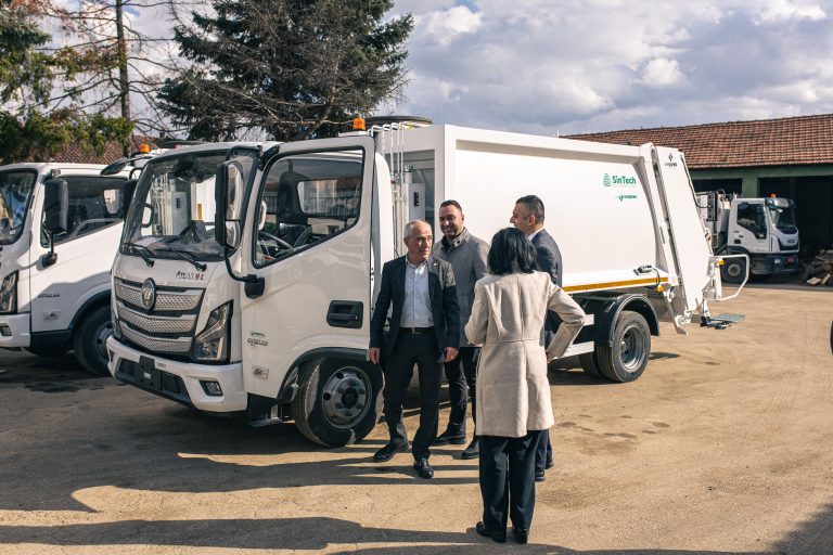 Степановски: Тоа што го ветивме, го реализиравме – набавени се две возила, едното за собирање комунален отпад, а другото за селекција на отпад