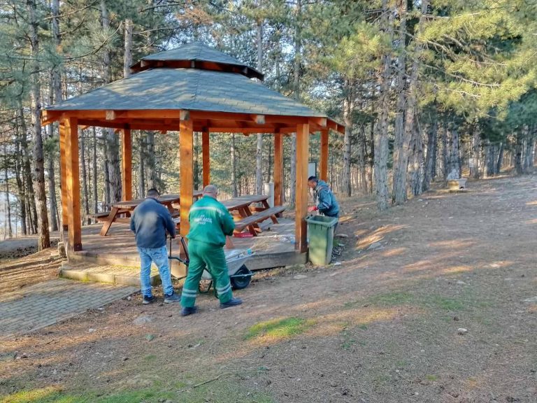 “Прилепски Комуналец” темелно и комплетно го исчисти Спортско рекреативниот комплекс ,,Езеро”