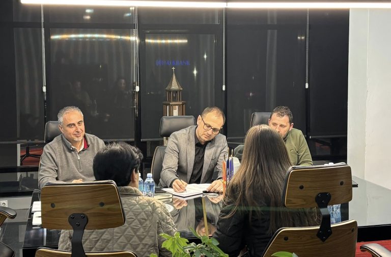 Градоначалникот Проданоски го слуша гласот на народот! До доцна вечерва разговараше со граѓаните за нивните предлози, предизвици и проблеми со кои се соочуваат во секојдневниот живот