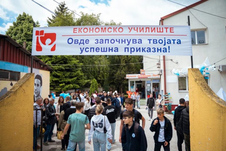 Огромен интерес кај прилепските полуматуранти за запишување на правниот смер во економското училиште во Прилеп! Запишете се во СОЕПТУ “Кузман Јосифоски – Питу” – Вашата иднина препуштете ја во сигурни раце!!