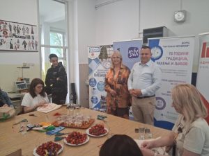 Гест за почит! Кире Михаилов веднаш после успешната “Црешијада”, ги посети дечињата од Државно училиште за деца и младинци со оштетен вид, како и децата од ДСУРЦ „Партенија Зографски” – Скопје