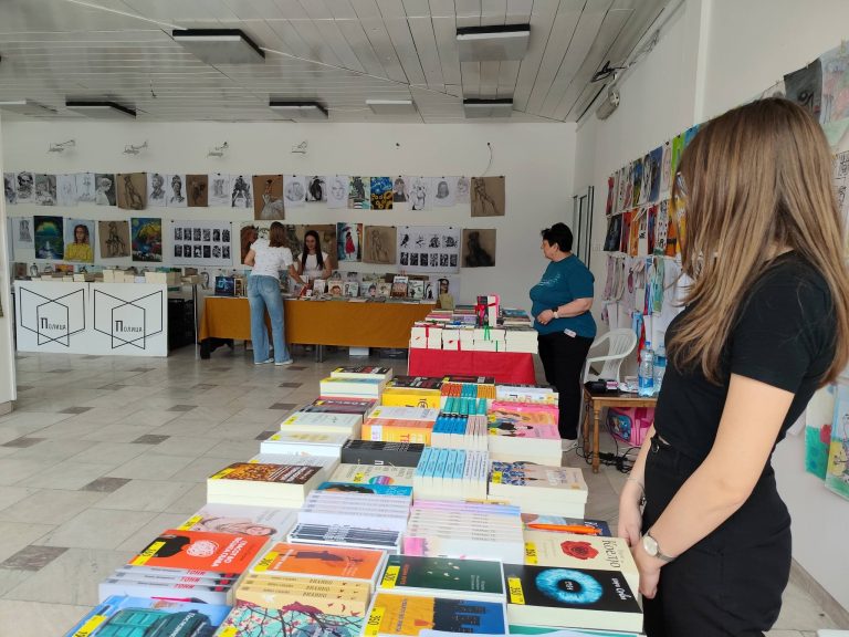 Повелете! Во НУЦК Марко Цепенков – Прилеп пристигна “Летниот карван на книгата”
