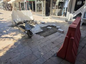 Во Прилеп се врши целосна замена на дотраените плочки во Старата чаршија