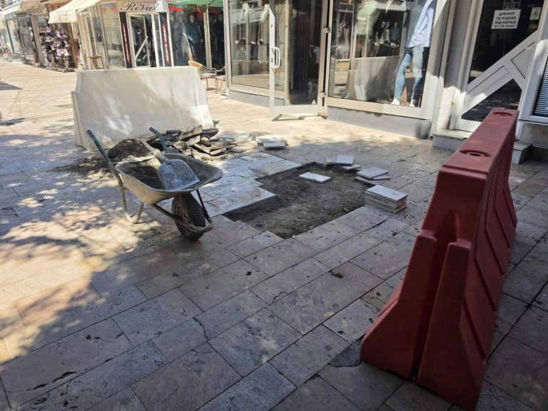 Во Прилеп се врши целосна замена на дотраените плочки во Старата чаршија