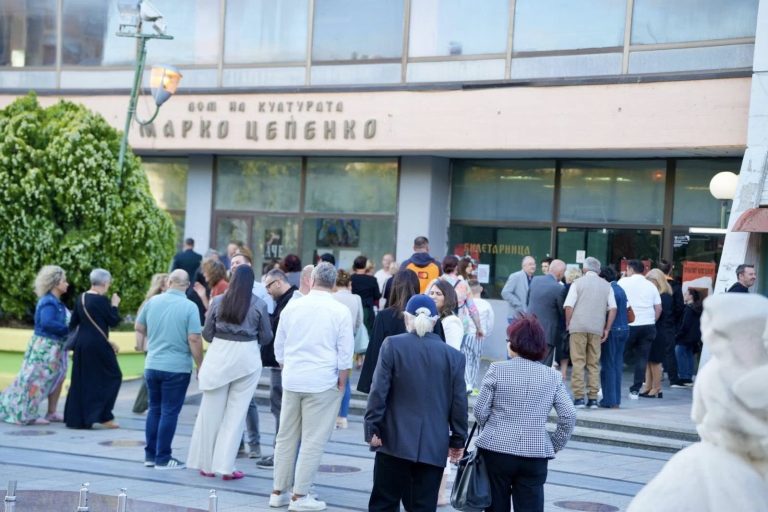 Синоќа во Прилеп свечено беше спуштена завесата на јубилејното 60. издание на Македонскиот театарски фестивал „Војдан Чернодрински“
