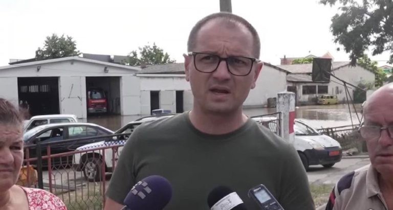 ВИДЕО – Проданоски: Интензивно се работи на санација на дефектот на примарната водоводна линија на ул. „Леце Котески“
