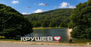 Уште еден паметен потег на Чонески! Знакот „Крушево” денес гордо стои покрај езерото – место кое го посетуваат најмногу туристи и посетители