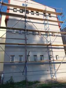 БИТОЛСКОТО МЕДИЦИНСКО УЧИЛИШТЕ „Д-Р ЈОВАН КАЛАУЗИ“ ДОБИ НОВА ФАСАДА
