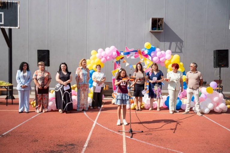 ПРВАЧИЊА – КОЛАЧИЊА: ООУ “Добре Јованоски” – Прилеп со песна и игра ја започна новата учебна година